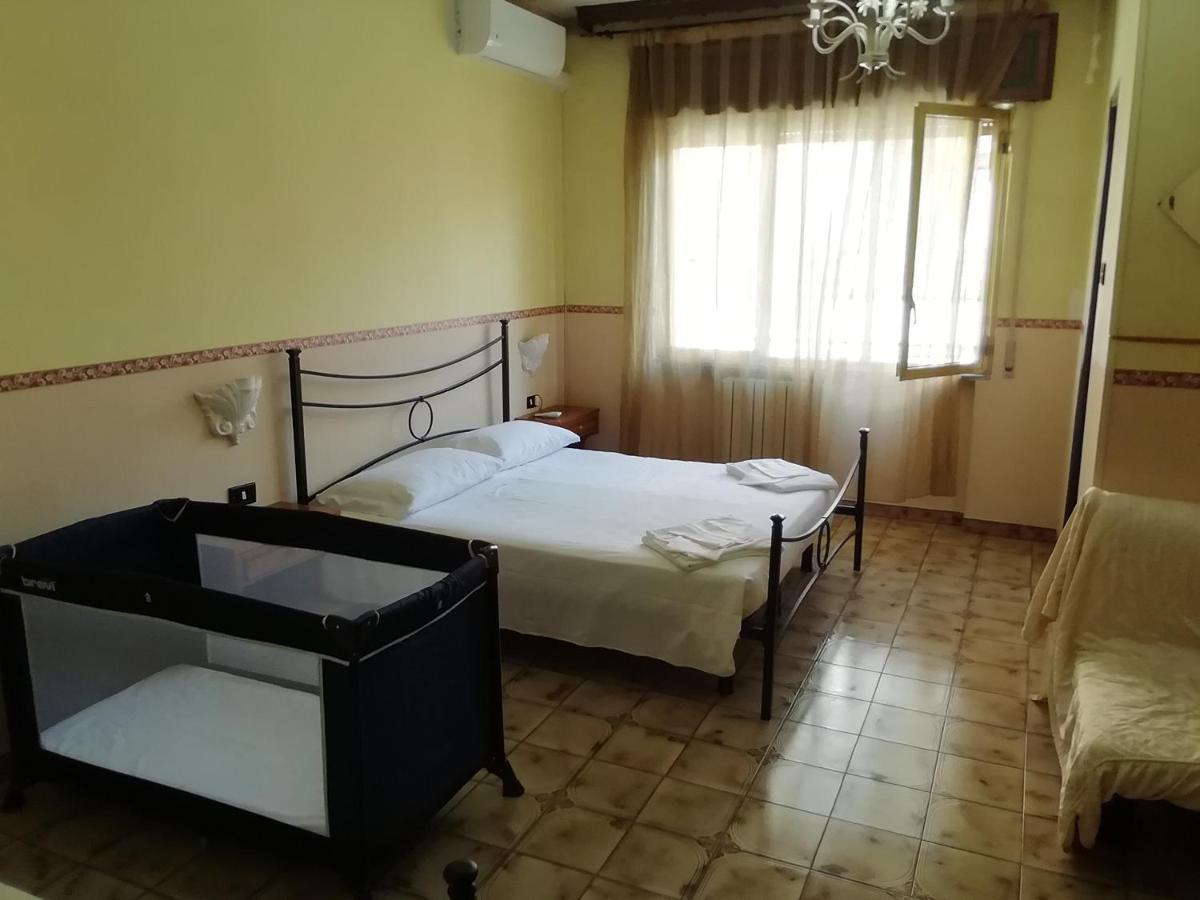 Hotel La Carina Grottaminarda Ngoại thất bức ảnh
